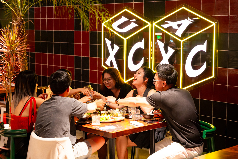 Không gian nhà hàng Xúc Xắc